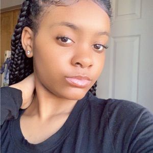 Meet your Posher, Mia